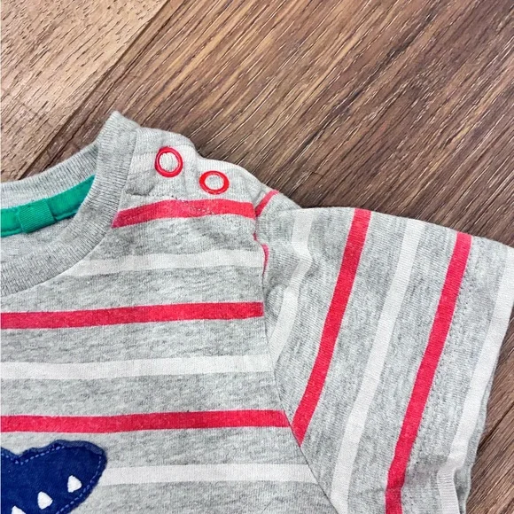 Baby Boden Gray and Red Airplane Tee Shirt Top Plane Short Sleeves 18-24m - Picture 4 of 12